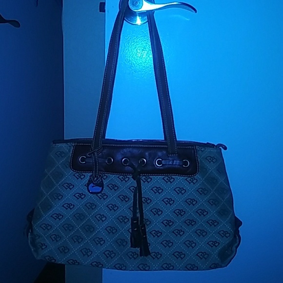Dooney and Bourke handbag - Picture 1 of 7